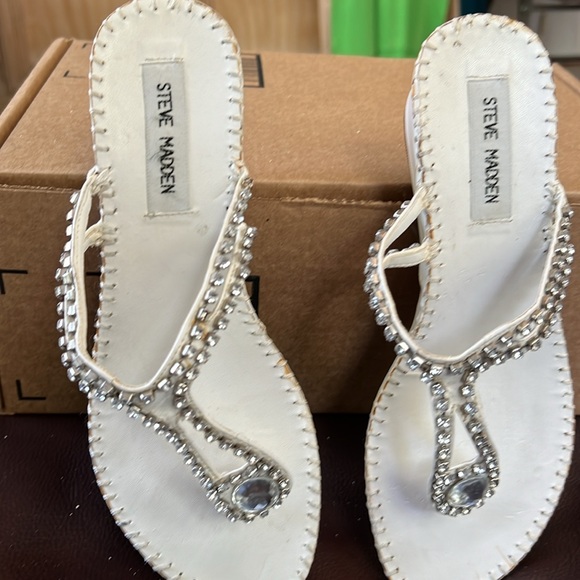 Steve Madden Women’s Rhinestone Thong Slip in Sandals Sz 7 1/2 - Picture 5 of 15